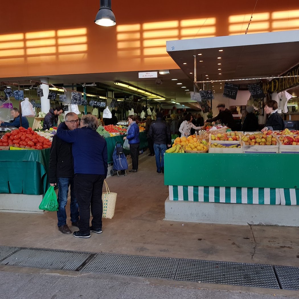 Marché du Centre Eugène-Varlin 2